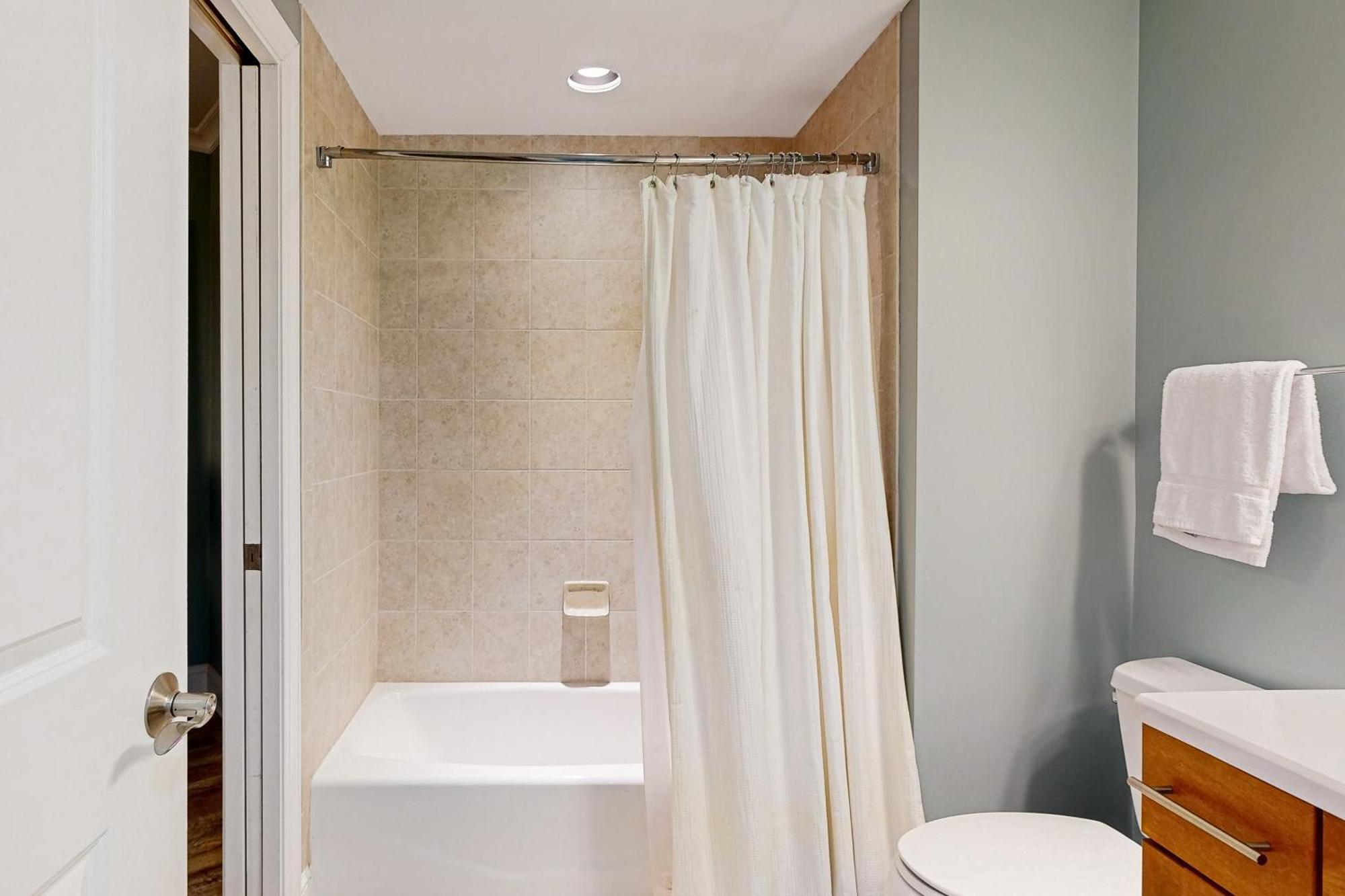 The Meridian Ocean City Room photo