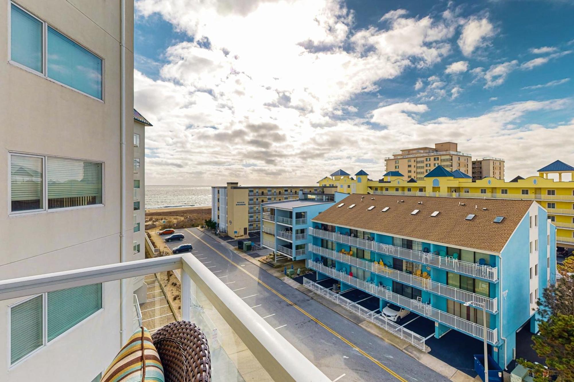 The Meridian Ocean City Room photo